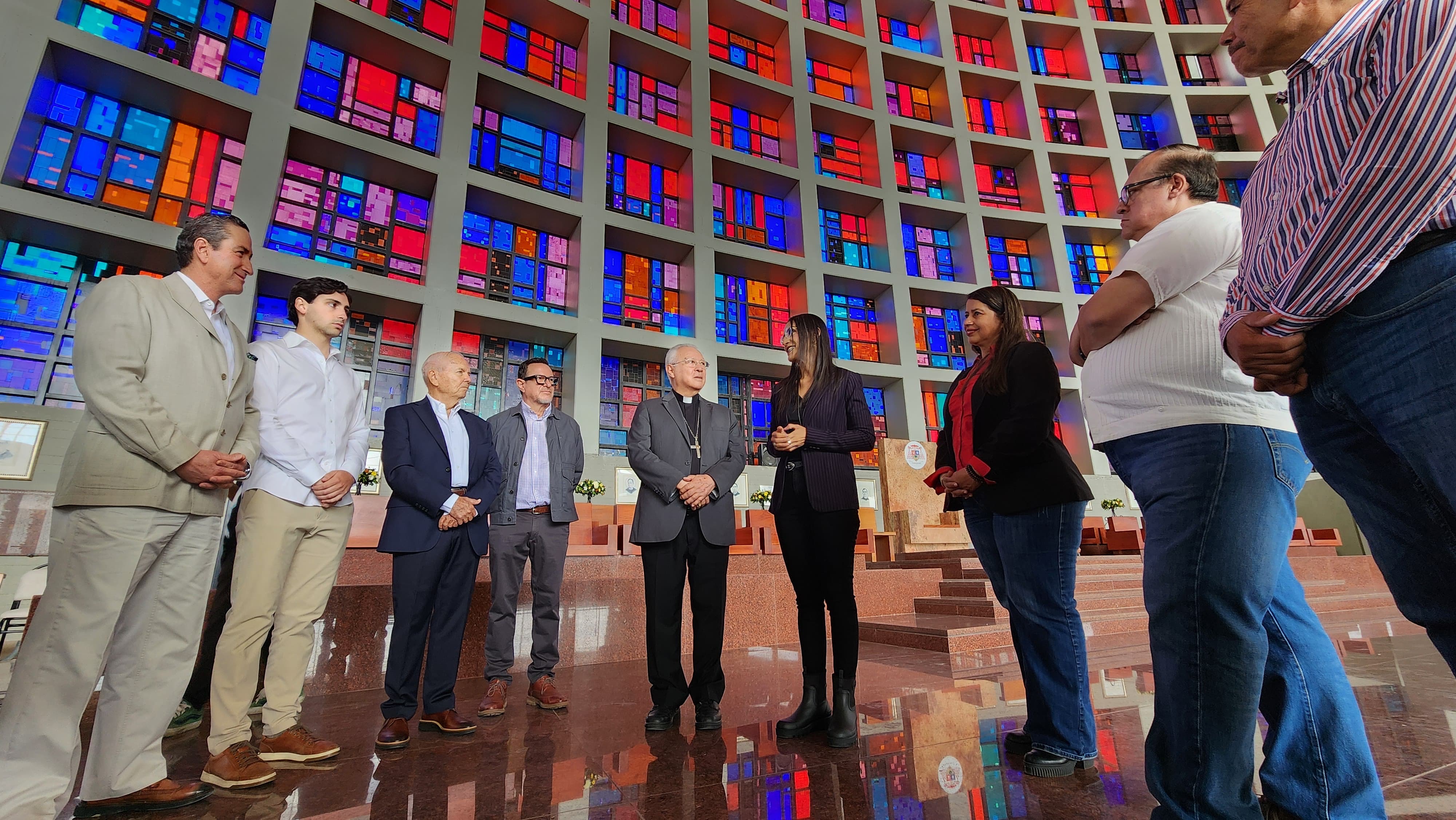 REALIZA LAURA IMELDA VISITA AL SANTUARIO DE LOS MÁRTIRES  