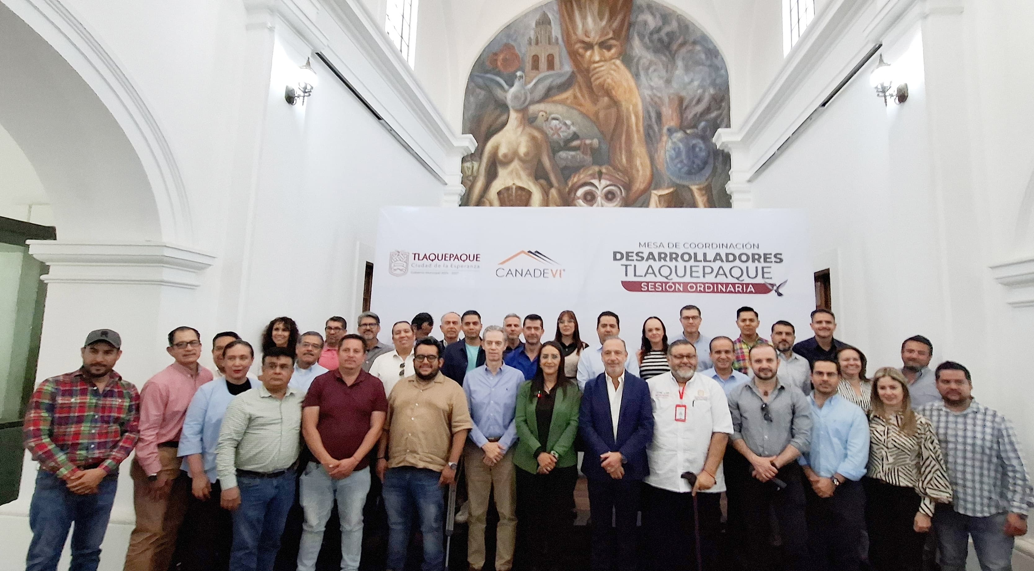 TLAQUEPAQUE Y CANADEVI UNEN ESFUERZOS PARA UNA MEJOR PLANEACIÓN DE VIVIENDAS EN EL MUNICIPIO