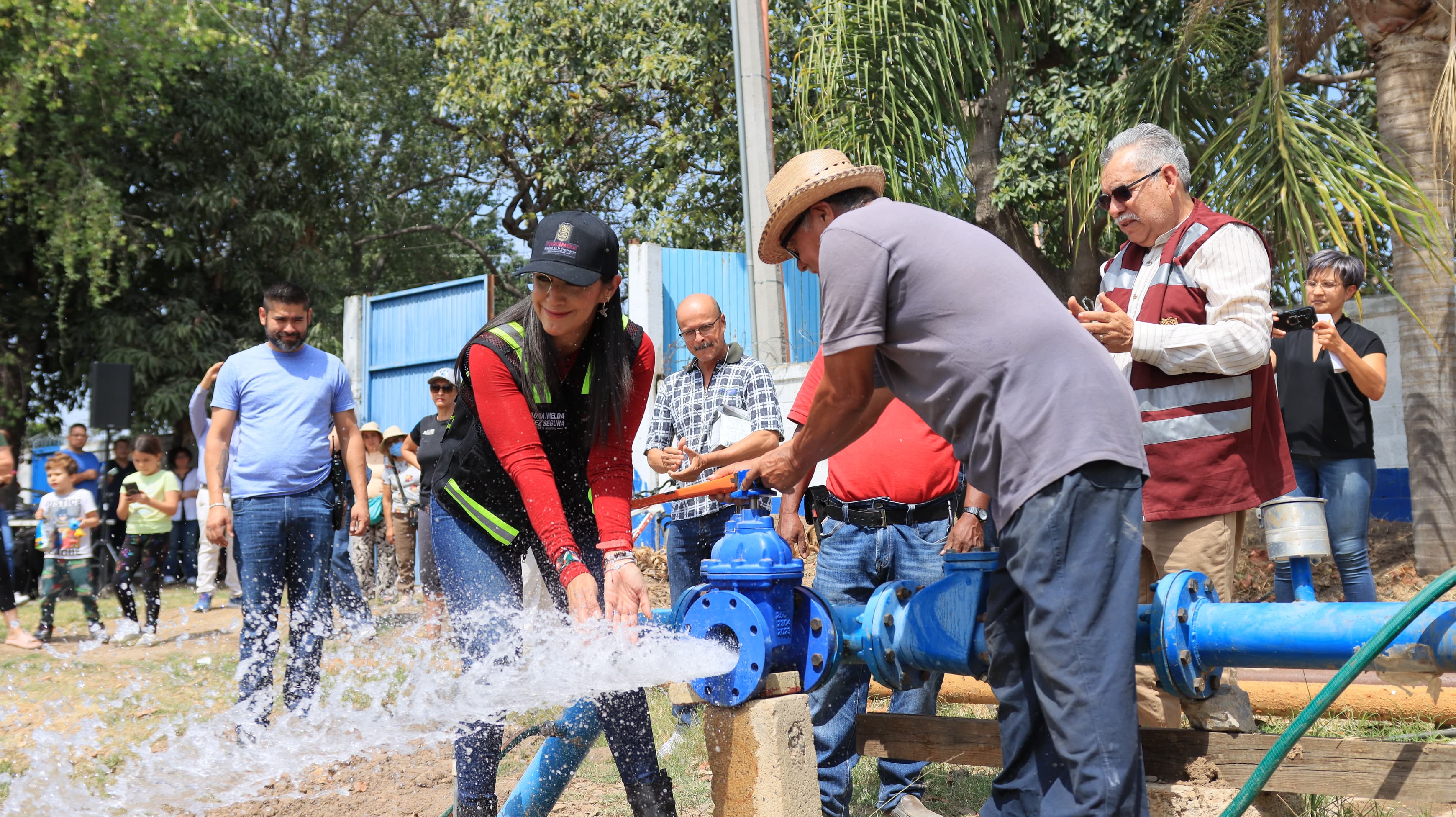 LAURA IMELDA INAUGURA LA REHABILITACIÓN DEL POZO 