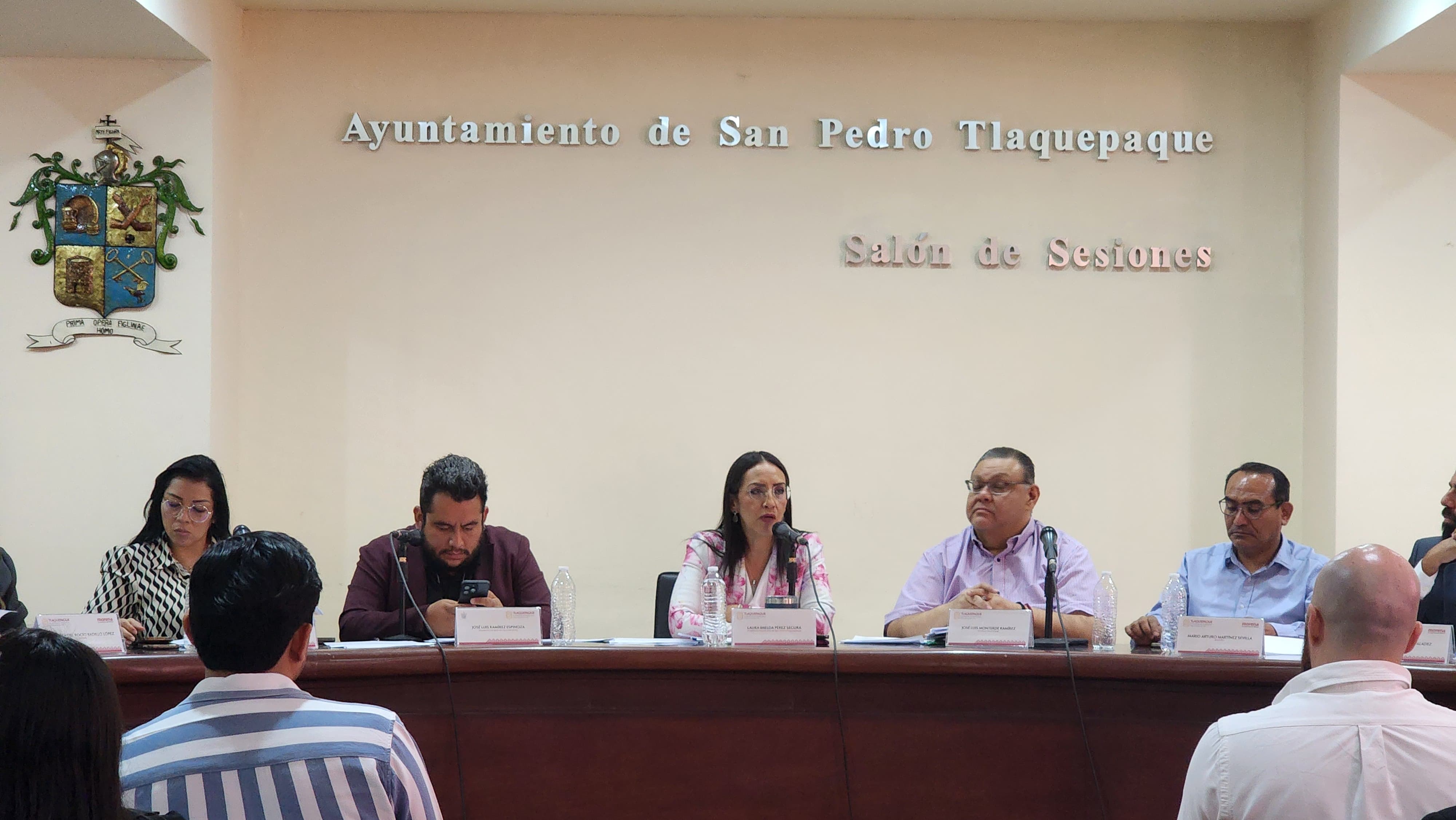 EN TLAQUEPAQUE APRUEBAN, EN SESION, REGULARIZAR ADEUDOS DE LOCATARIOS EN LOS 13 MERCADOS DEL MUNICIPIO