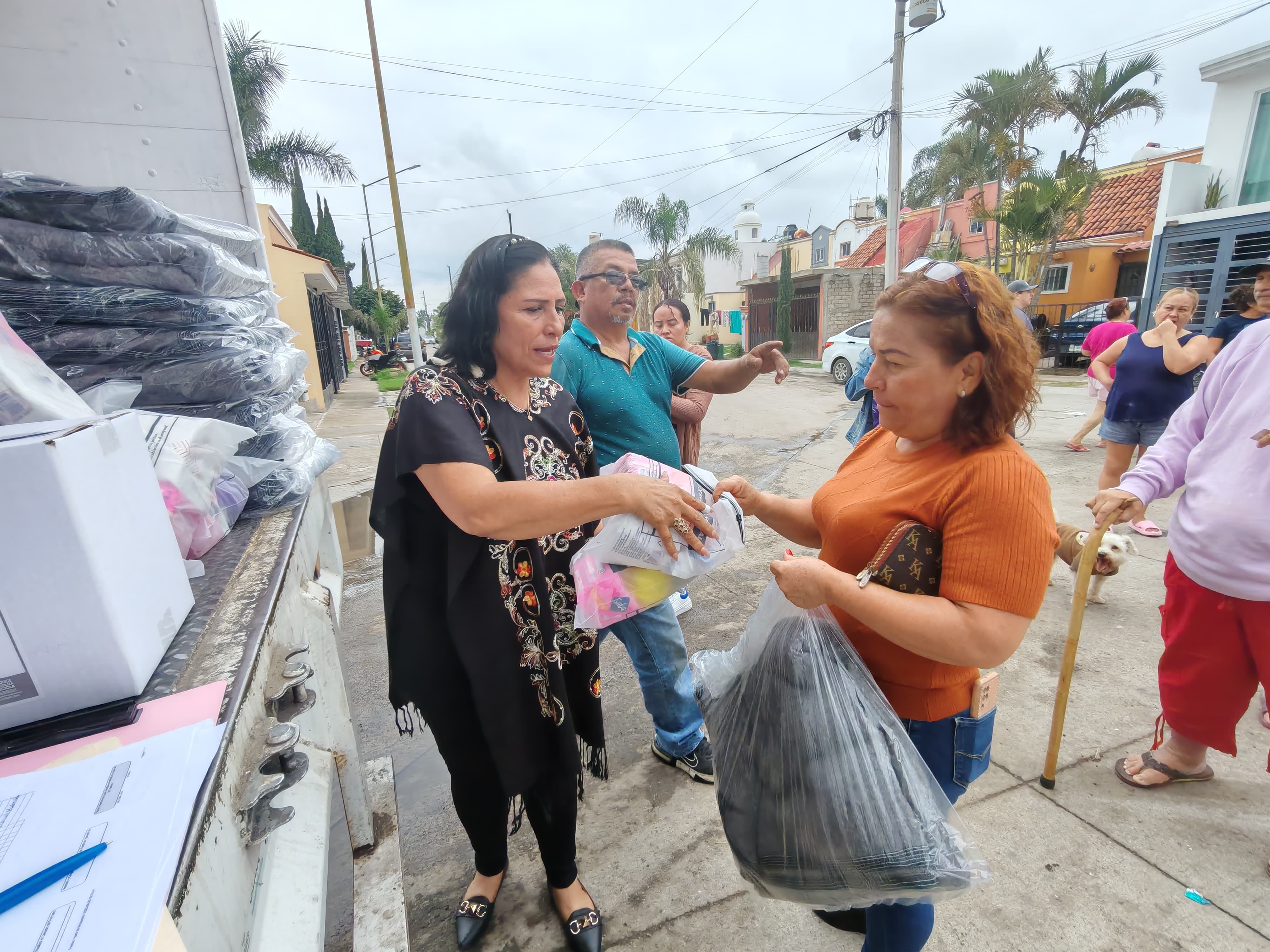 DIF TLAQUEPAQUE BRINDA APOYO A 95 FAMILIAS AFECTADAS POR EL TEMPORAL DE LLUVIAS
