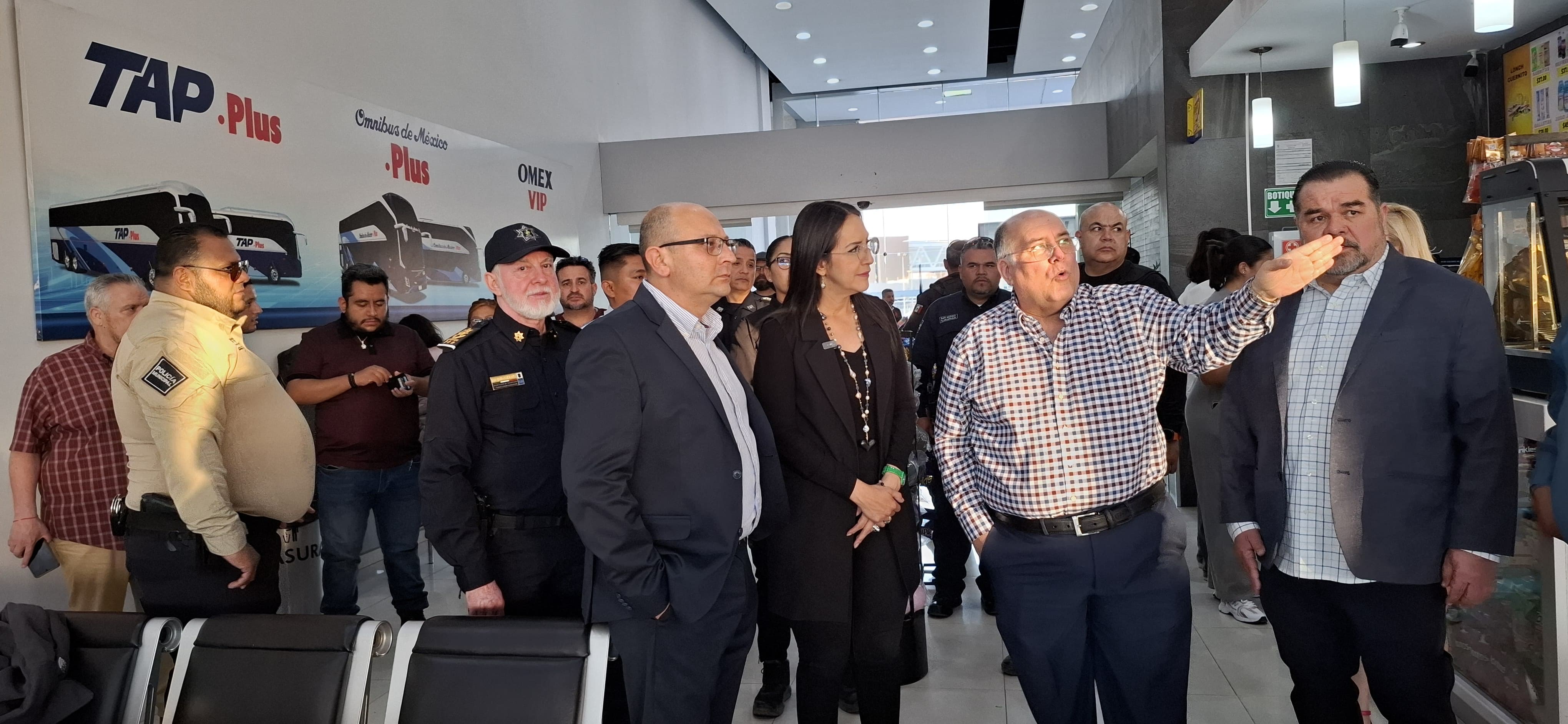 REALIZA LAURA IMELDA SUPERVISIÓN DE SEGURIDAD EN MÓDULOS DE LA NUEVA CENTRAL CAMIONERA