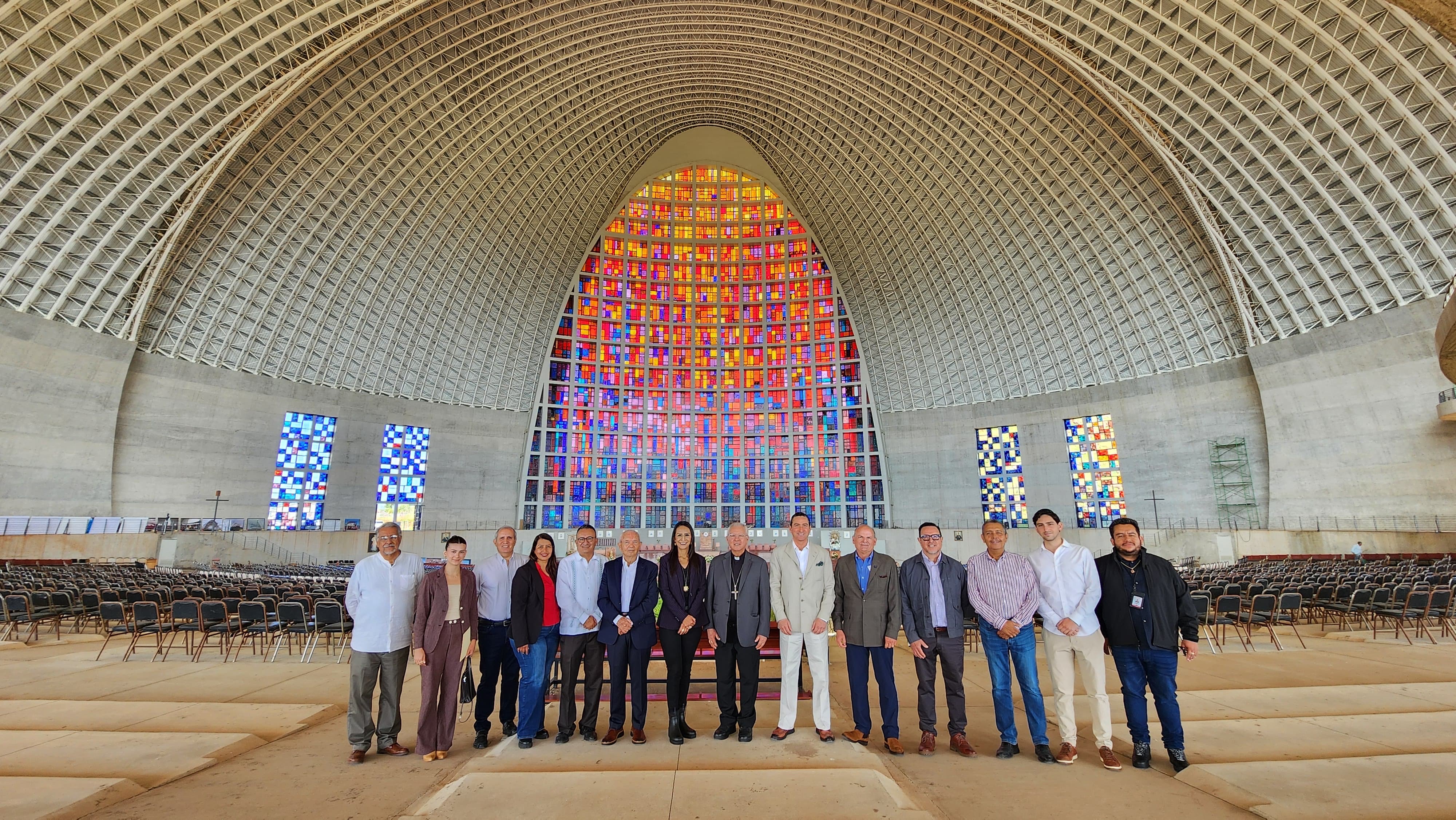 REALIZA LAURA IMELDA VISITA AL SANTUARIO DE LOS MÁRTIRES  